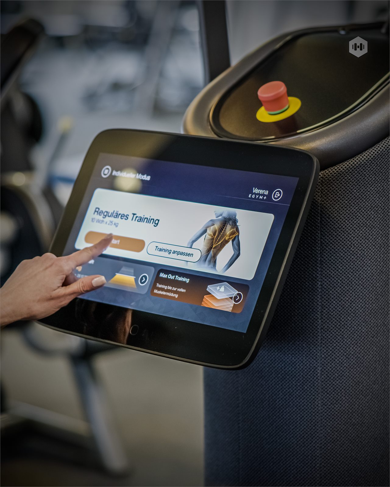 Persönlicher Trainingsbildschirm an einem EGYM-Kraftgerät